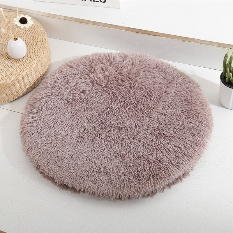 Plush round bed for cats and dogs - warm, comfortable and washable