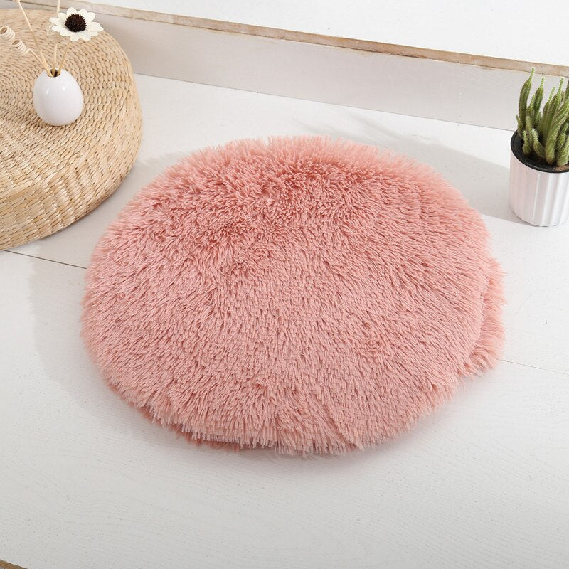 Plush round bed for cats and dogs - warm, comfortable and washable