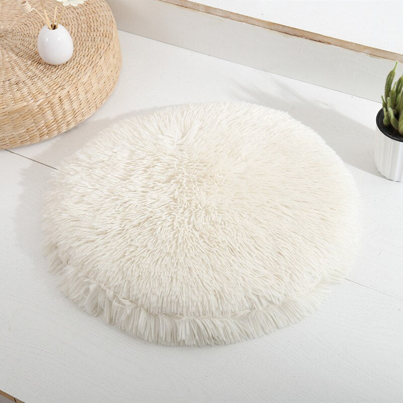 Plush round bed for cats and dogs - warm, comfortable and washable