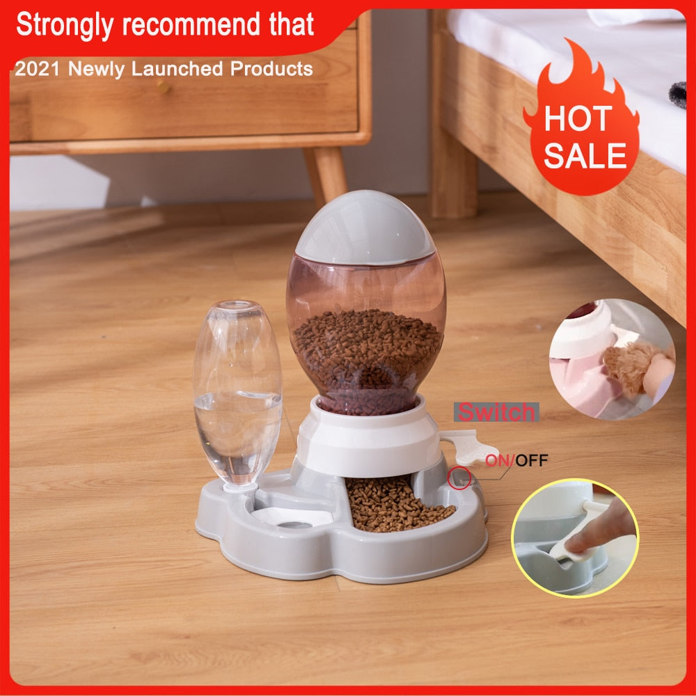 All in 1 feeder - automatic fountain - crank dispenser - playful - seen on Instagram