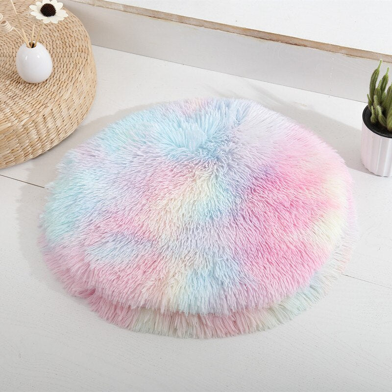Plush round bed for cats and dogs - warm, comfortable and washable
