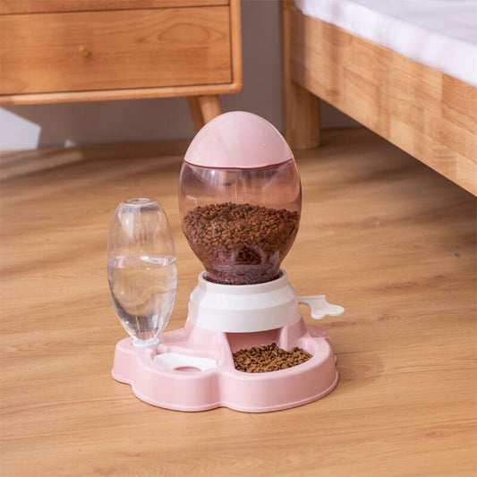All in 1 feeder - automatic fountain - crank dispenser - playful - seen on Instagram