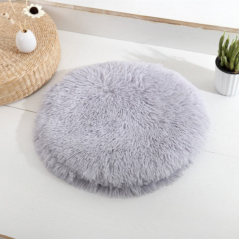Plush round bed for cats and dogs - warm, comfortable and washable