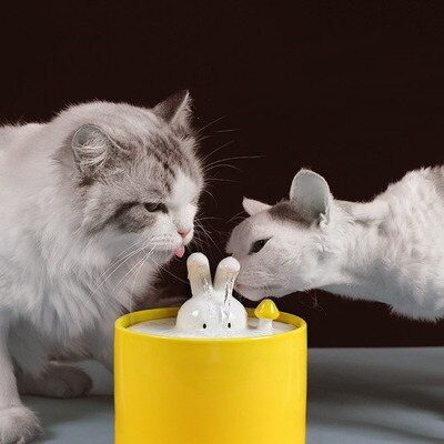 Ceramic fountain 1.5 Liters - design collection - cat and small dog