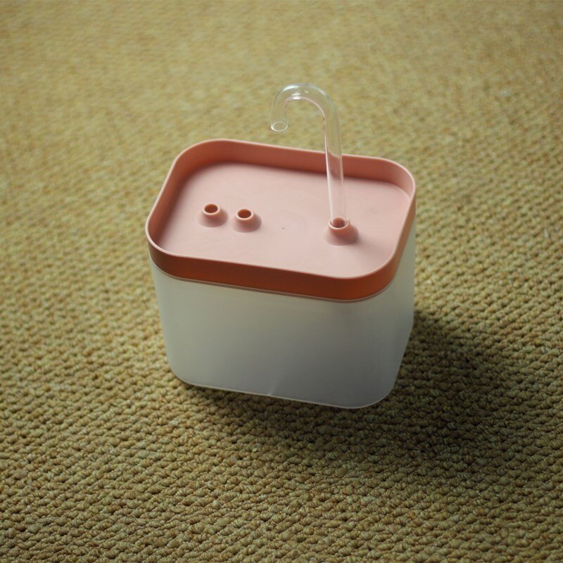 Flowing fountain - food grade plastic - 1.5 L