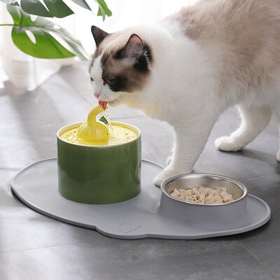 Ceramic fountain 1.5 Liters - design collection - cat and small dog